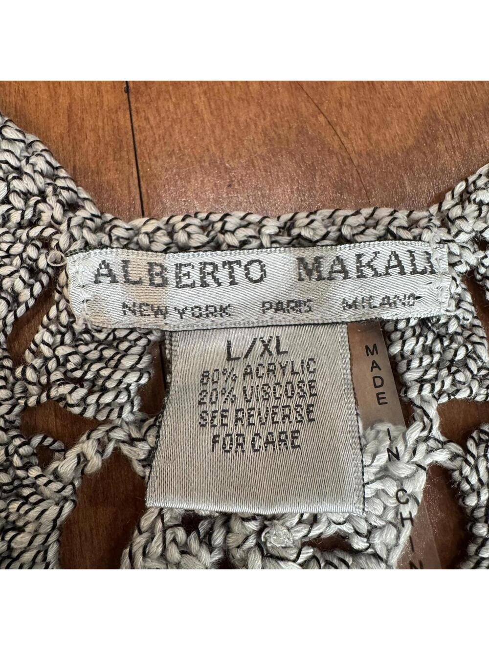 Alberto Makali crochet poncho - Picture 3 of 5